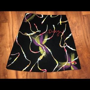 Desigual size 40 US 8 wool yarn skirt